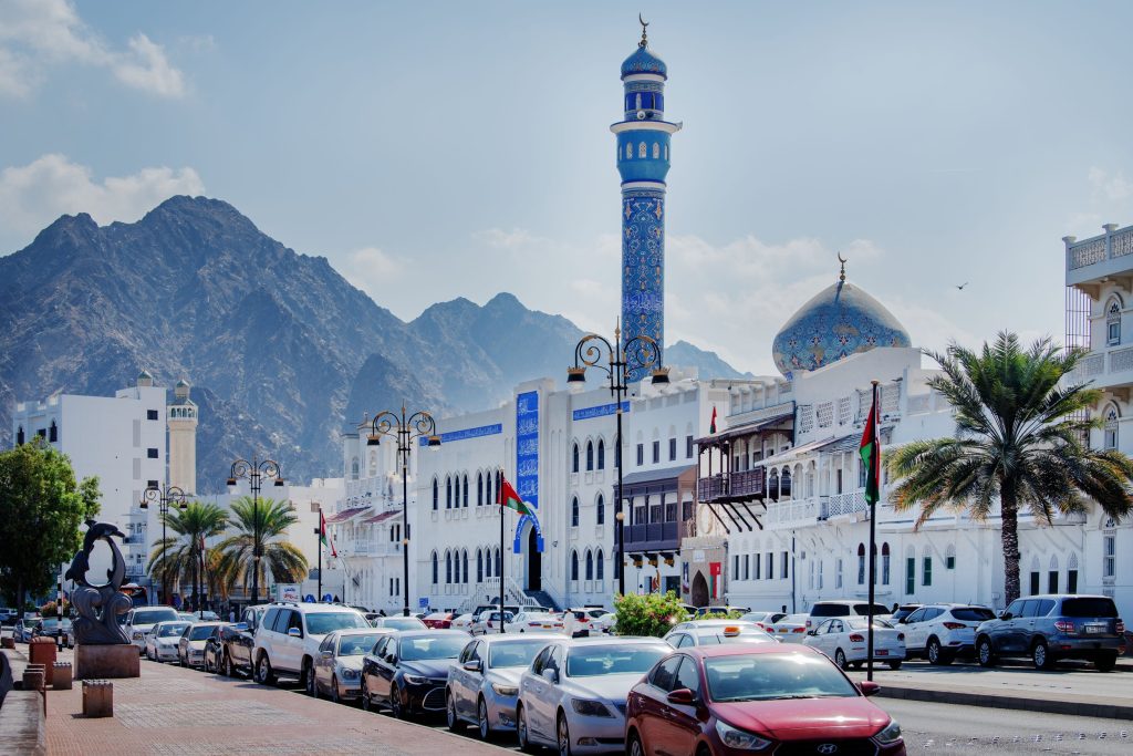 درآمد مشاغل در عمان